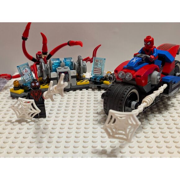 LEGO Marvel Spider-Man Bike Rescue Set 76113 - Picture 1 of 6